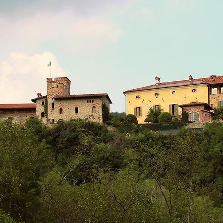 Castello Di Strambinello Bed & Breakfast Dış mekan fotoğraf