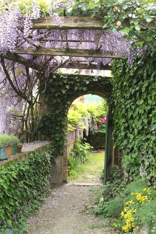 Castello Di Strambinello Bed & Breakfast Dış mekan fotoğraf