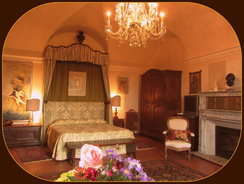 Castello Di Strambinello Bed & Breakfast Oda fotoğraf