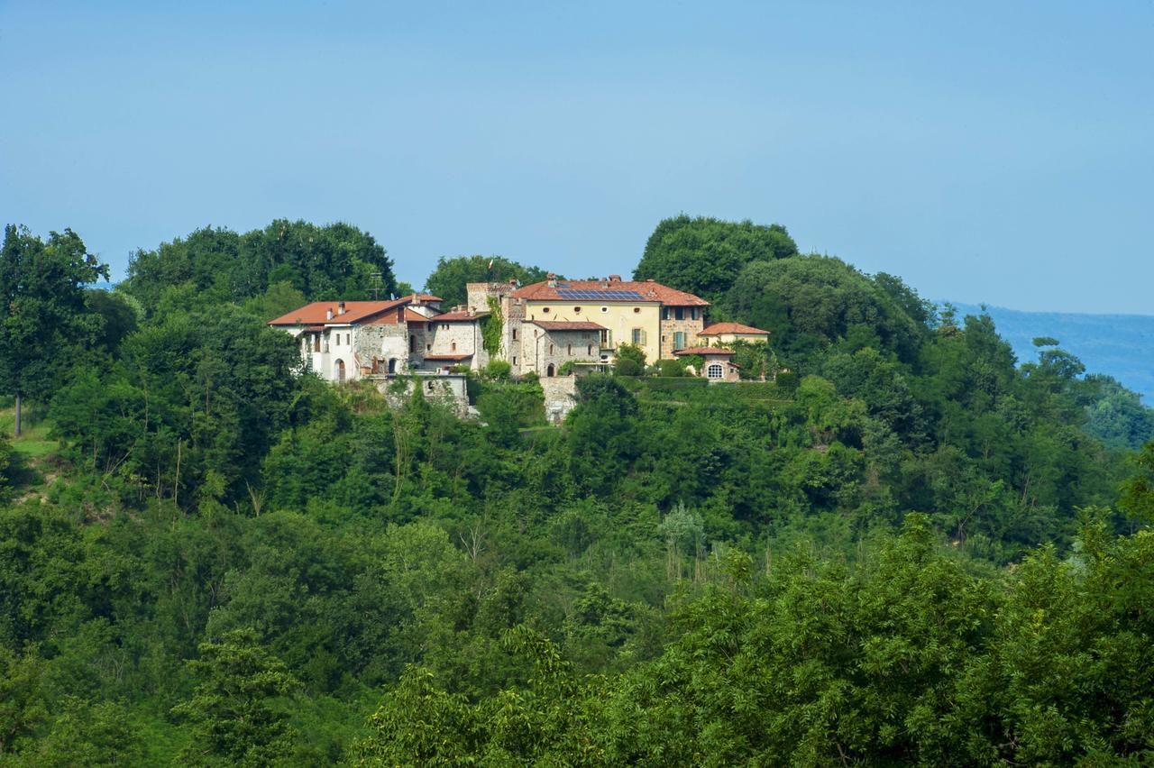 Castello Di Strambinello Bed & Breakfast Dış mekan fotoğraf